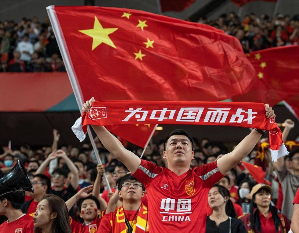 老实人！姆巴佩带伤出战，只为力保阿隆索帅位