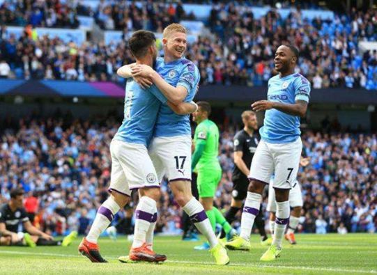 [图]路易斯失点米内罗进球被吹 申花0-2神户胜利船