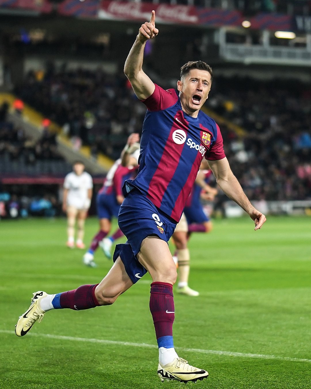 伯恩利vs曼联：凯尔-沃克、布罗亚首发，布鲁诺-费尔南德斯、卡塞米罗出战